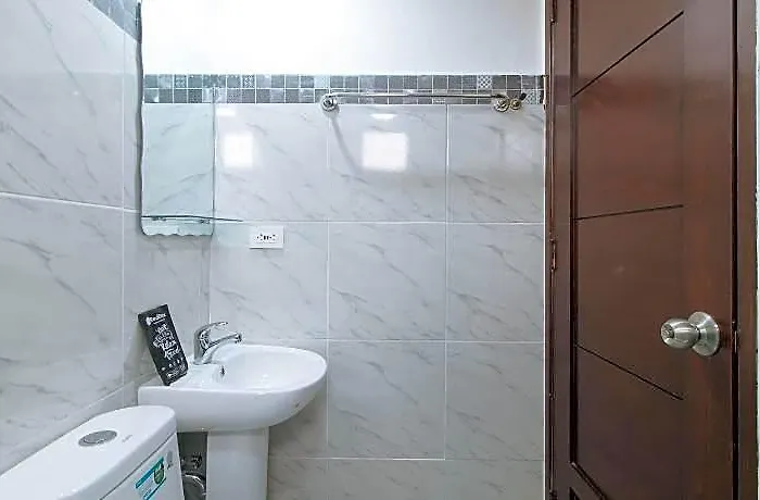 Reddoorz Near Ust Sampaloc Manila